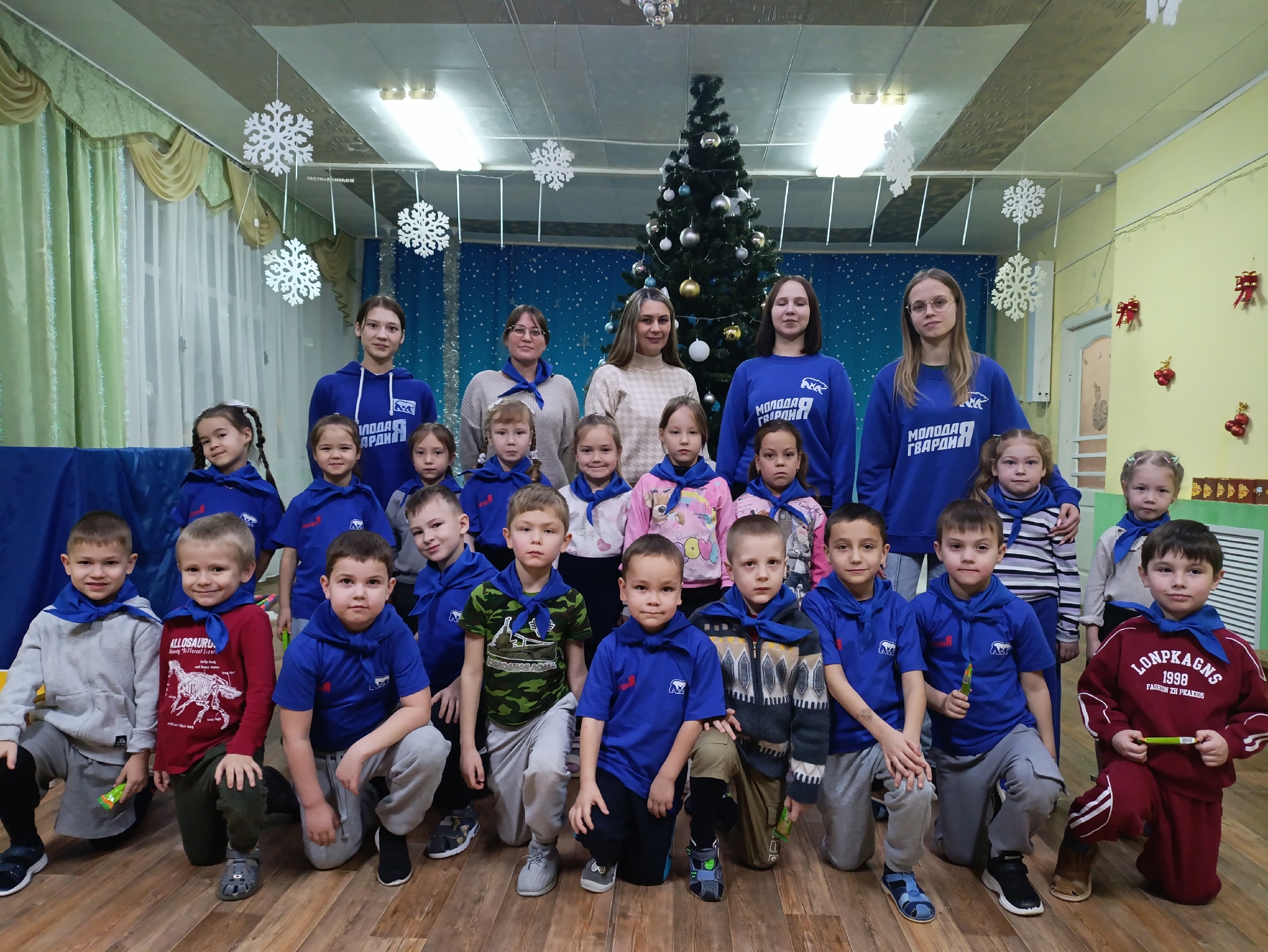 Новогоднее волшебство от активистов «Молодой гвардии»!