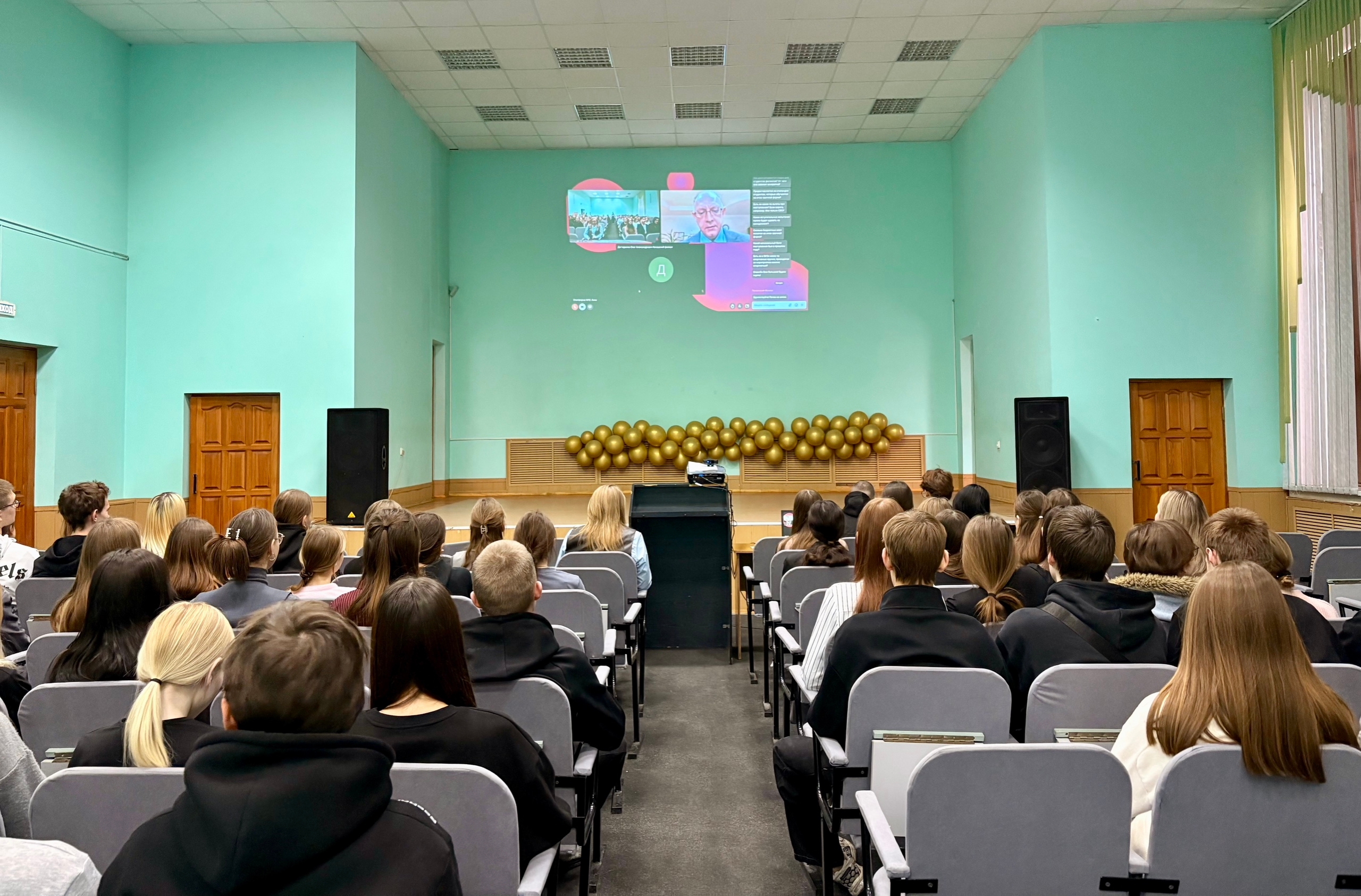 Видеоконференцсвязь для выпускников Канашского филиала Финуниверситета.