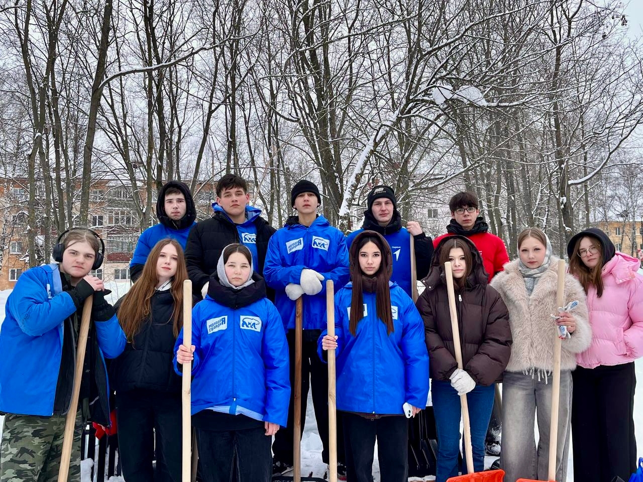 Первые Канашского филиала Финуниверситета дали старт шефства над сквером имени Л.И. Калимуллина.
